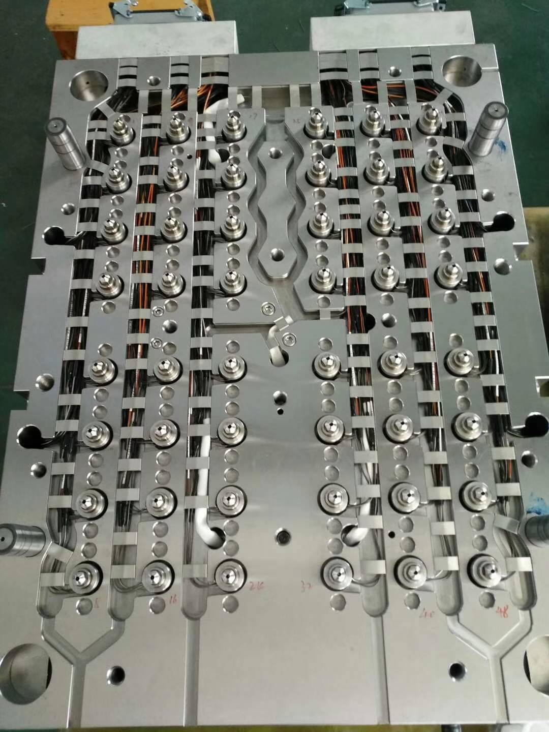 精密注塑（sù）必須以熱流（liú）道模具設計影響因素（sù）