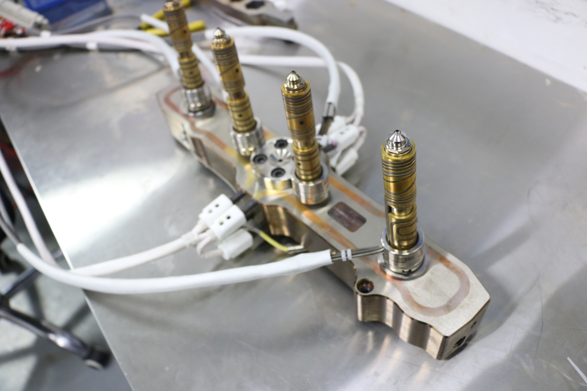 注塑機與（yǔ）模具熱流道相輔相成的關係